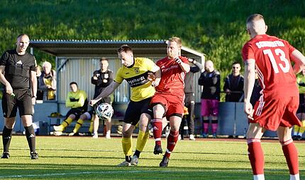 Der TSV Coburg-Scheuerfeld (rot, hier gegen den späteren Meister TSV Scherneck) will in die Kreisliga aufsteigen. Der TSV Coburg-Scheuerfeld (rot, hier gegen den späteren Meister TSV Scherneck) will in die Kreisliga aufsteigen.