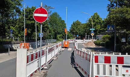 Am Kulmbacher Schwedensteg ist die Straße momentan wegen einer Baustelle nur stadteinwärts befahrbar. Am Kulmbacher Schwedensteg ist die Straße momentan wegen einer Baustelle nur stadteinwärts befahrbar.