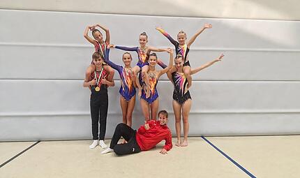 Susi Geier (vorne) hat beim TSV Neudrossenfeld eine Sportakrobatik-Gruppe ins Leben gerufen. Susi Geier (vorne) hat beim TSV Neudrossenfeld eine Sportakrobatik-Gruppe ins Leben gerufen.