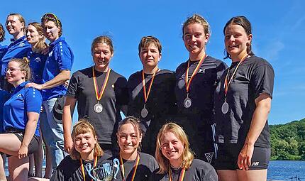 Die Frauenmannschaft des PSC Coburg ist stolz auf ihren Erfolg. Beim Deutschland Cup in Essen sicherte sie sich Rang 3. Die Frauenmannschaft des PSC Coburg ist stolz auf ihren Erfolg. Beim Deutschland Cup in Essen sicherte sie sich Rang 3.