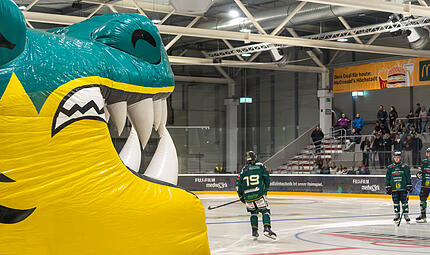 Die Eishockey-Saison im Stadion am Kieferndorfer Weg hat begonnen, Die Eishockey-Saison im Stadion am Kieferndorfer Weg hat begonnen,