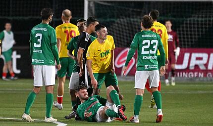Sport Fußball Saison 2026 / 2027 Bayernliga Nord 12. Spieltag Freitag 25.09.2026 Spielort Sportpark Am Weinberg Neudrossenfeld Kunstrasenplatz Spielbeginn 19.00 h TSV Neudrossenfeld gegen DJK Don Bosco Bamberg Halbzeitergebnis 0:1 Endstand Verletzu Sport Fußball Saison 2026 / 2027 Bayernliga Nord 12. Spieltag Freitag 25.09.2026 Spielort Sportpark Am Weinberg Neudrossenfeld Kunstrasenplatz Spielbeginn 19.00 h TSV Neudrossenfeld gegen DJK Don Bosco Bamberg Halbzeitergebnis 0:1 Endstand Verletzu