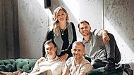 Hinter Wendy Social stehen (von links) Eugen Koch, Irma Schmidtke, Alexander Sattler und Vadim Koslow. Gemeinsam entwickelten sie das Unternehmen vom Veranstaltungsservice zur Social-Media-Agentur weiter. Hinter Wendy Social stehen (von links) Eugen Koch, Irma Schmidtke, Alexander Sattler und Vadim Koslow. Gemeinsam entwickelten sie das Unternehmen vom Veranstaltungsservice zur Social-Media-Agentur weiter.