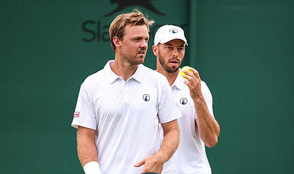 Stehen in Wimbledon im Achtelfinale: Kevin Krawietz (vorne) und Tim Pütz. Stehen in Wimbledon im Achtelfinale: Kevin Krawietz (vorne) und Tim Pütz.