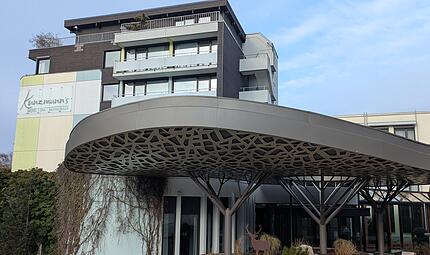 100 Jahre Kunzmann Bad Bocklet Eingangsportal zum heutigen Wellnesshotel Kunzmann's in Bad Bocklet