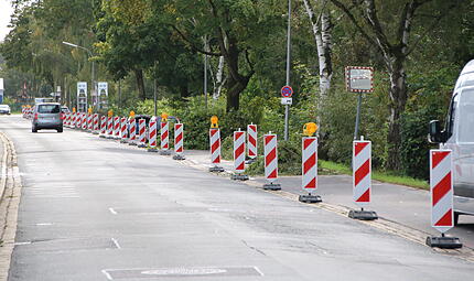 Uferstraße Coburg Der Seitenstreifen in der Uferstraße – und zwar zwischen der Ernst-Faber-Brücke (Globe) und der Wassergasse – wird zum Radweg umgebaut.