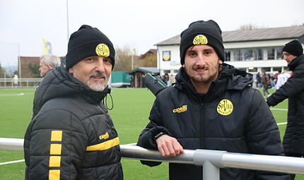 Fulvio Bifano (links) und sein Sohn Elia gehören zum Trainerteam der Bayreuther U17, die den Aufstieg in die DFB-Nachwuchsliga B geschafft hat. Fulvio Bifano (links) und sein Sohn Elia gehören zum Trainerteam der Bayreuther U17, die den Aufstieg in die DFB-Nachwuchsliga B geschafft hat.
