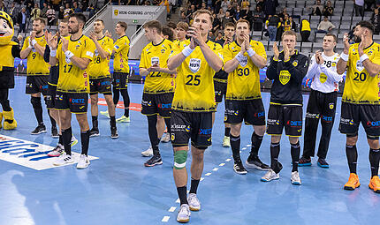 Enttäuschte Gesichter beim HSC Coburg (hier nach der 23:26-Niederlage im Pokal). Enttäuschte Gesichter beim HSC Coburg (hier nach der 23:26-Niederlage im Pokal).