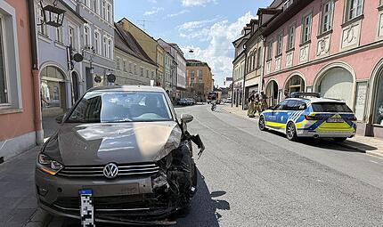 Auto kracht in Schaufenster Auto kracht in Schaufenster