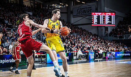 BMA365 Bamberg Baskets - Alba Berlin Packende Duelle um das Objekt der Begierde wird es in der Play-off-Serie zwischen Alba Berlin um Justin Bean (rechts) und den BMA365 Bamberg Baskets im Play-off-Halbfinale zuhauf geben.