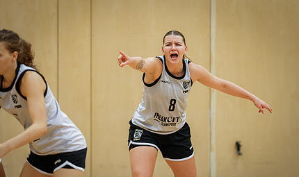 Lautstark und gestenreich während des Trainings: Baskets-Kapitänin Stephanie Sachnovski Lautstark und gestenreich während des Trainings: Baskets-Kapitänin Stephanie Sachnovski